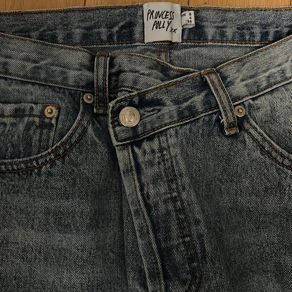 Princess Polly light wash straight fit jeans - Picture 2 of 6